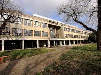 Zagrebačke gimnazije IX.  zagrebačka gimnazija B  27.09.1939. je nadbiskup Alojzije Stepinac blagoslovio polaganje kamena temeljca za zdanje u kojem je uz školu trebao biti izgrađen i paviljon internata (na terenu na kojem se danas nalazi zgrada Zagrepčanke) koji naposlijetku nikad nije bio izgrađen zbog nedostatka sredstava. Izgradnja prve faze objekta (koja predstavlja i današnje stanje) dovršena je 1939. pa je nadbiskup Alojzije Stepinac i otvorio zgradu 25.10.1939.